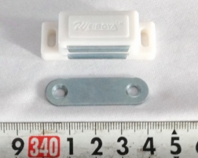 Магнит мебельный белый 4,5см (001246) *50  Ж