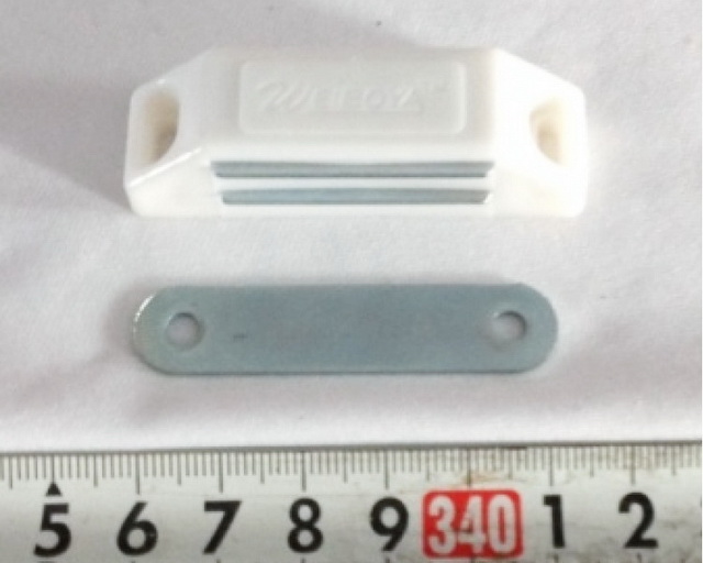 Магнит мебельный белый 5,7см (001247) *50  Ж