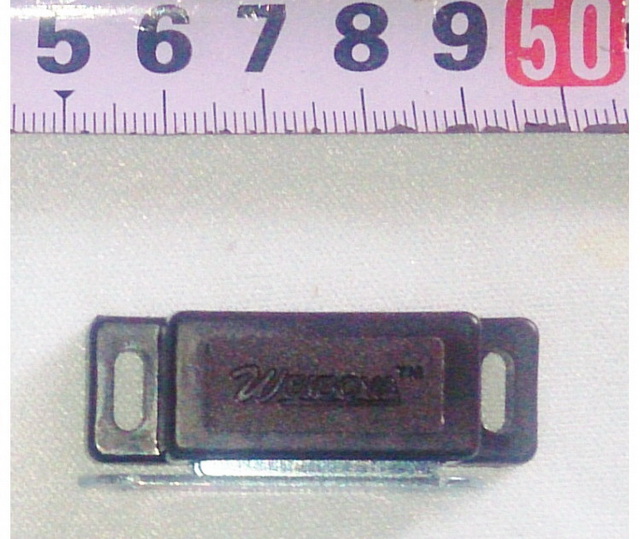 Магнит мебельный коричневый 4,5см (030584)  *50 Ж