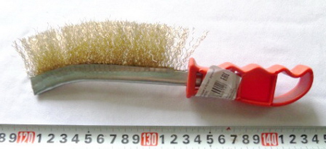 Щетка металлическая с пластиковой ручкой (028878)  Ж