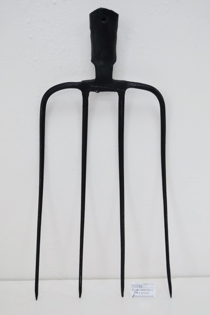 Вилы навозные 4-х рогие цельнокованые рельсовая сталь, без черенка  (БРОНЯ) *12