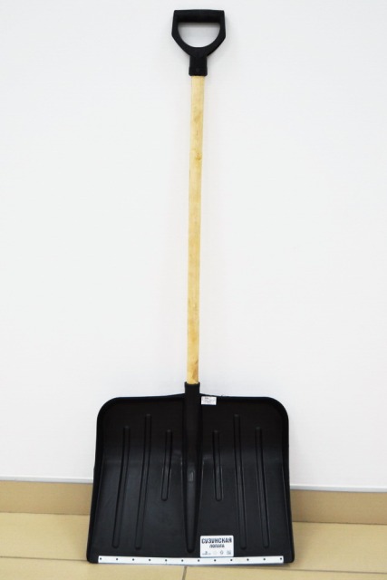 Лопата снеговая 530*440мм пластмассовая с оцинкованной планкой с черенком ЛСУП-530 (Сузун) *5