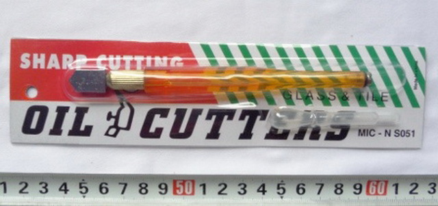 Стеклорез 051 пластиковая ручка (004136)  Ж