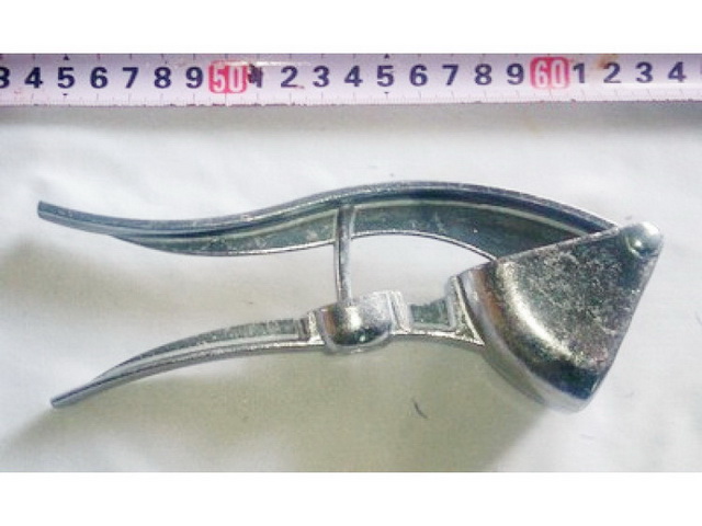 Чеснокодавка металлическая BLS-YS9AS (044953)  Ж