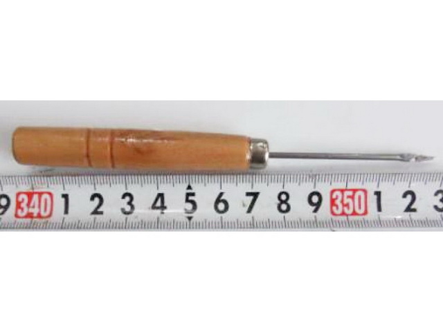 Шило (022353) деревянной ручкой с ушком *50  Ж