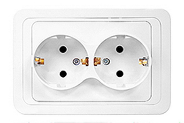 Розетка скрытой установки 2-х местная  Прогресс с заземление белая *10/200