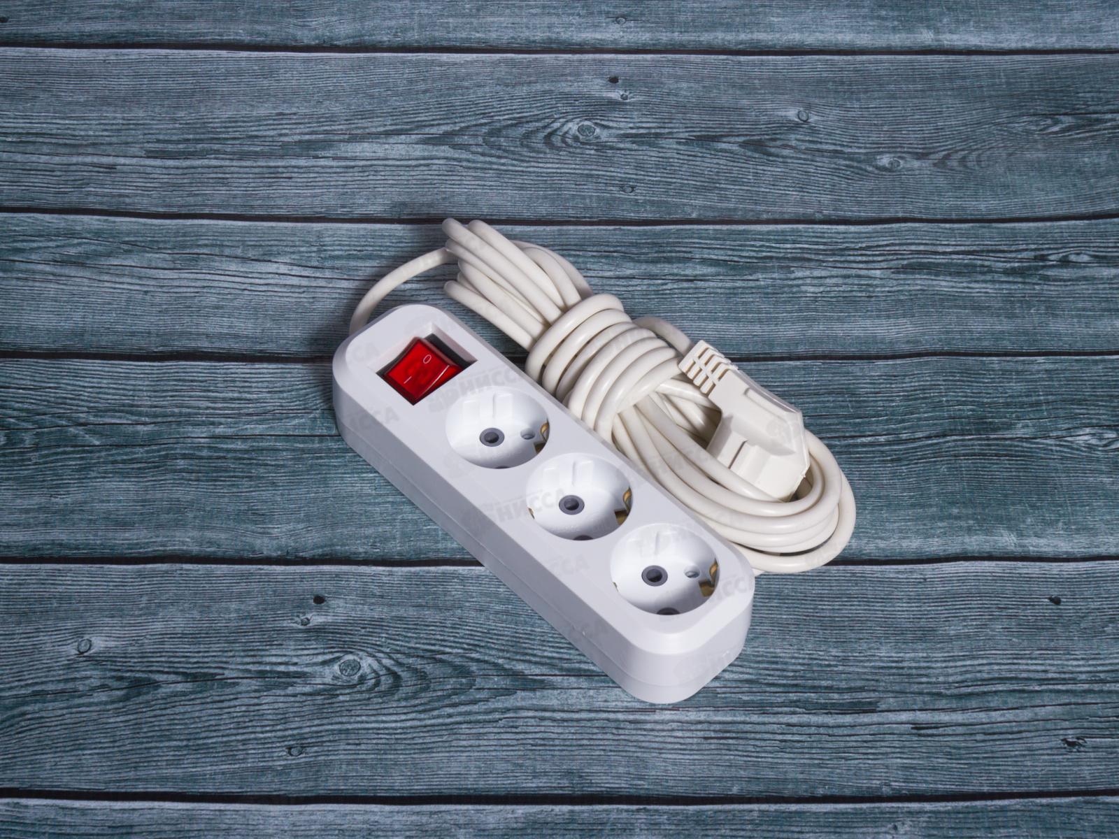 Удлинитель Атлант 3500Вт (с заземлением) 3 гнезда, ПВС 5м с выключателем, MA207 (80019)  *20