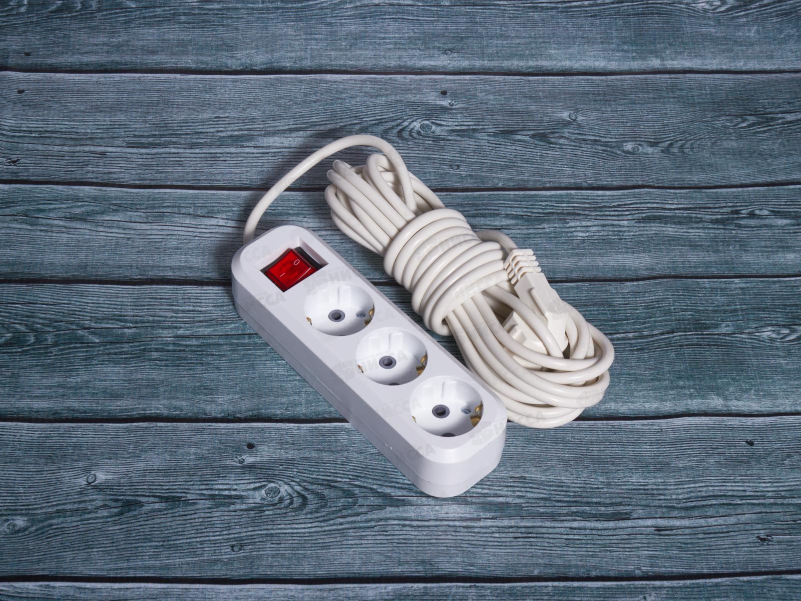 Удлинитель Атлант 2200Вт (с заземлением) 3 гнезда, ПВС 7м с выключателем, 80020