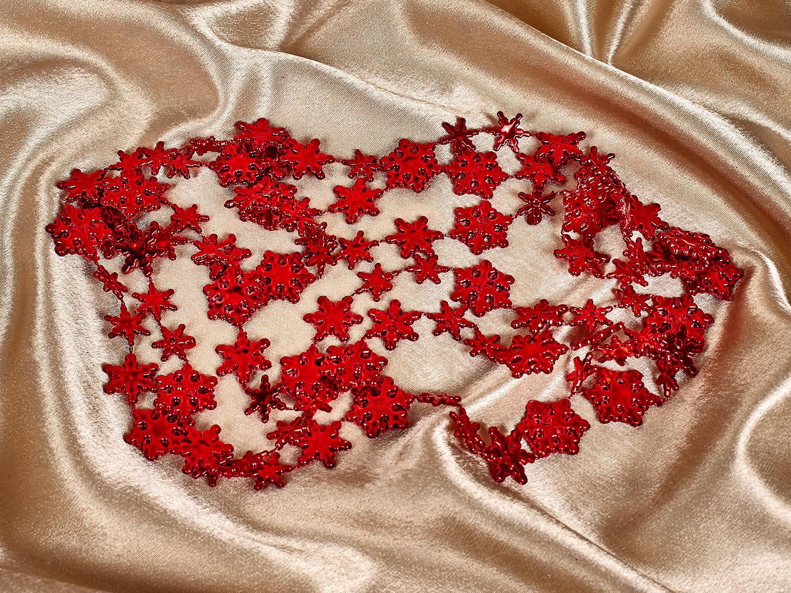 Бусы на елку 2м Снежинки Красный 556-236