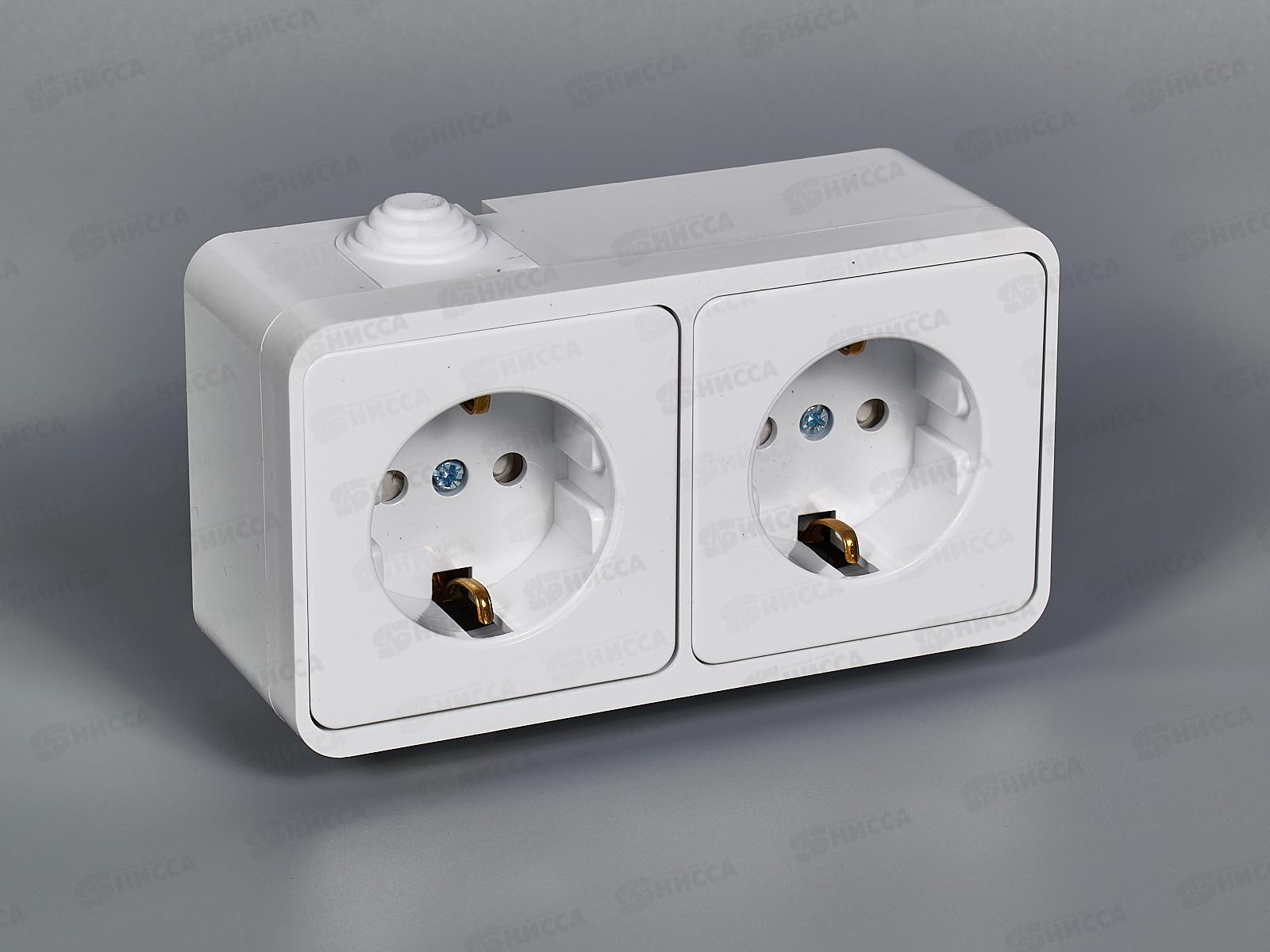 Розетка 2-х местная AQUA с заземлением белая 3123 со шторкой