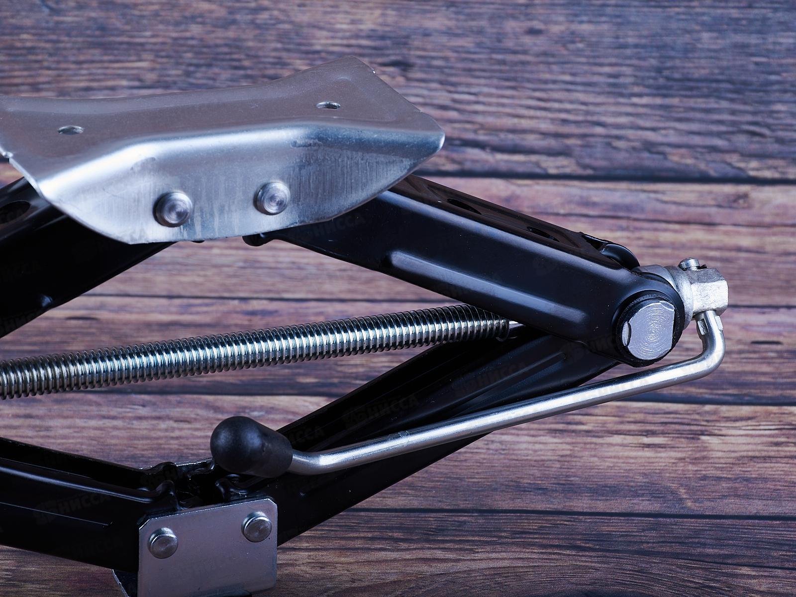 Домкрат ромбический RHOMBUS-911 (1450 кг)