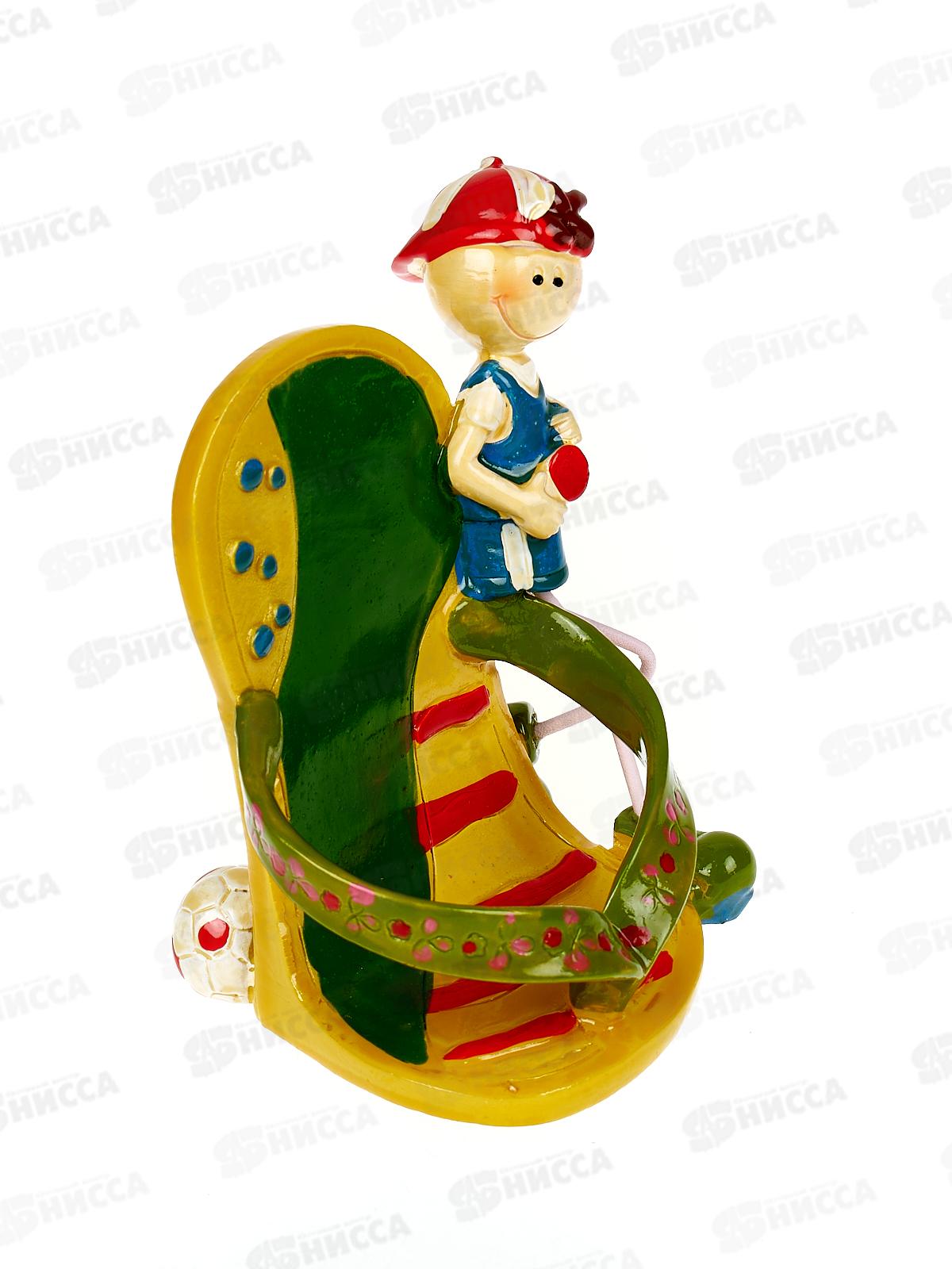 Статуэтка KW25020 Мальчик с туфлей (А-25) (027664)  Ж