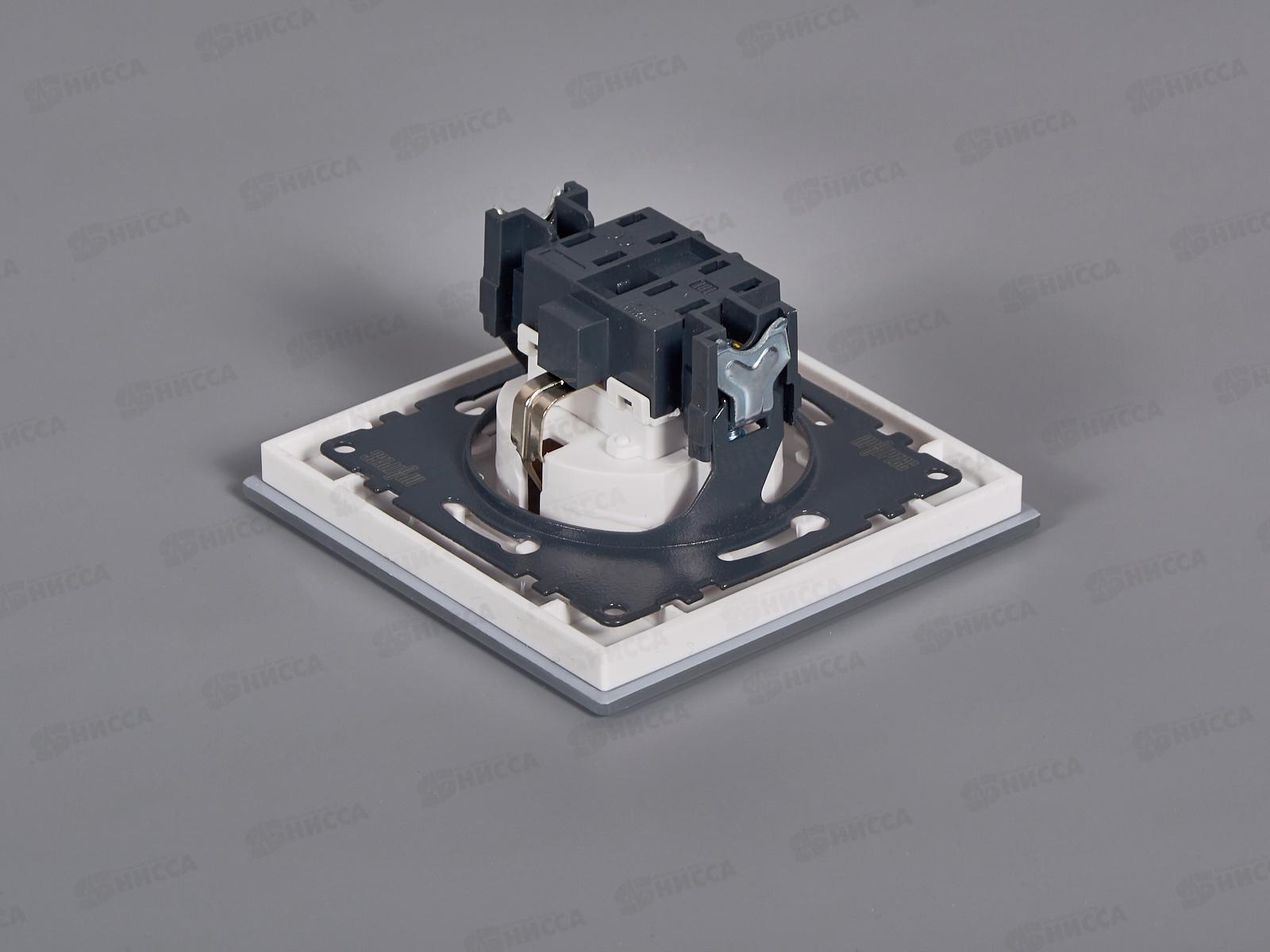 Розетка скрытой установки 1 местная Прогресс Glass с заземлением, защитные шторки, белая *10/100